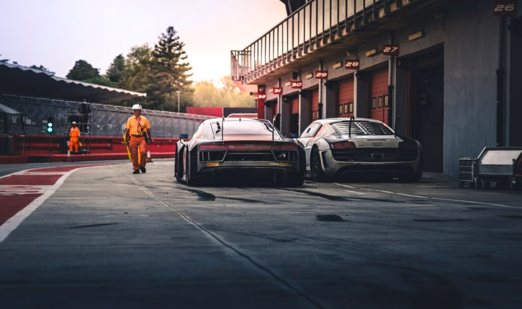 Audi Rennfahrzeuge in der Pitlane – Trackday-Betreuung Wagenthaler Performance