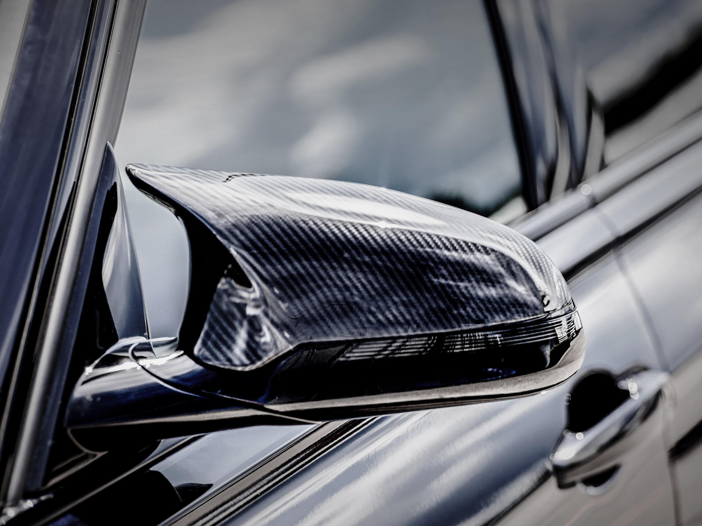 Akrapovič Carbon Fibre Mirror Cap Set - High Gloss für BMW M4 (F82 / F83) - OPF/GPF 2 Akrapovič Carbon Fibre Mirror Cap Set – High Gloss für BMW M4 (F82 / F83) – OPF/GPF - Ansicht 2