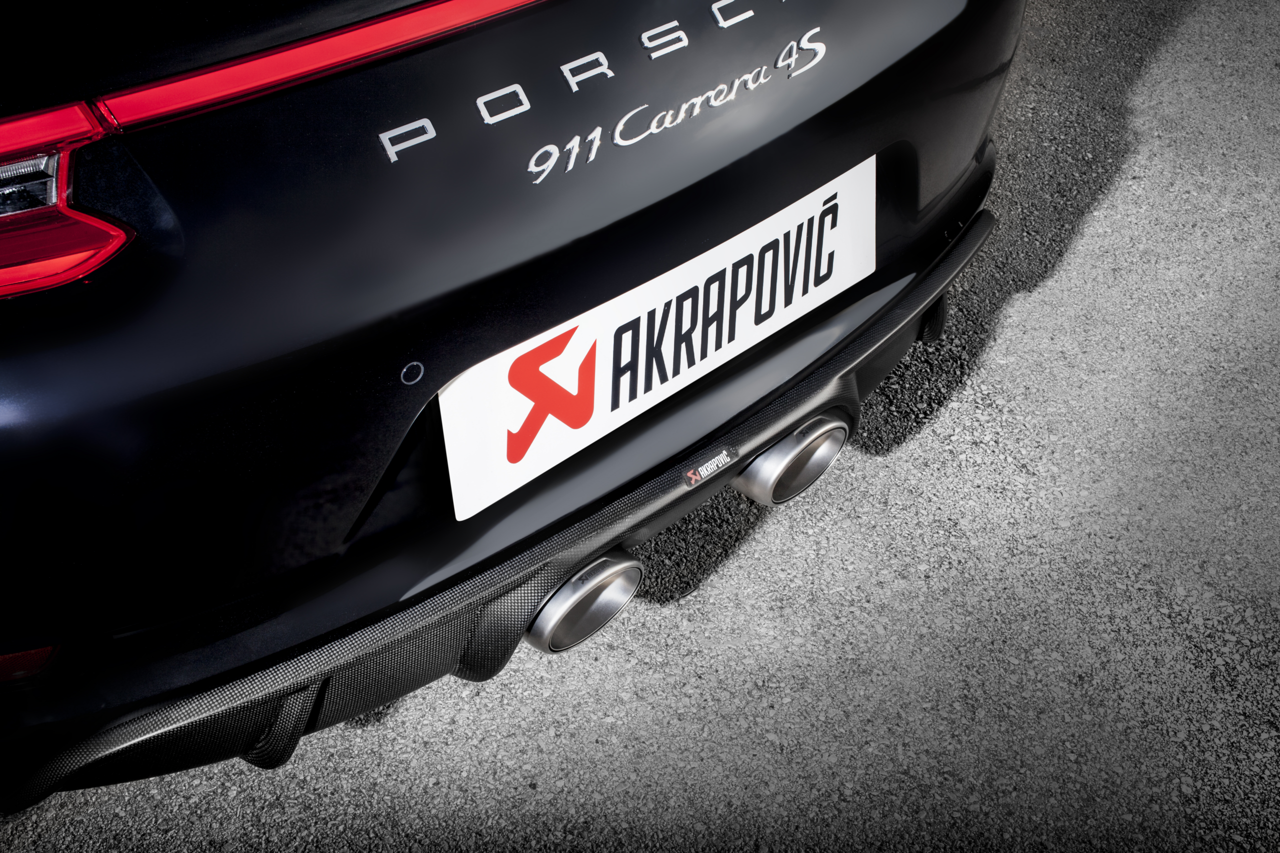 Akrapovič Slip-On Line (Titan) - for OE non sport exhaust für Porsche 911 Carrera / Cabriolet / Targa /S/4/4S/GTS (991.2) 5 Akrapovič Slip-On Line (Titan) – for OE non sport exhaust für Porsche 911 Carrera / Cabriolet / Targa /S/4/4S/GTS (991.2) - Ansicht 5