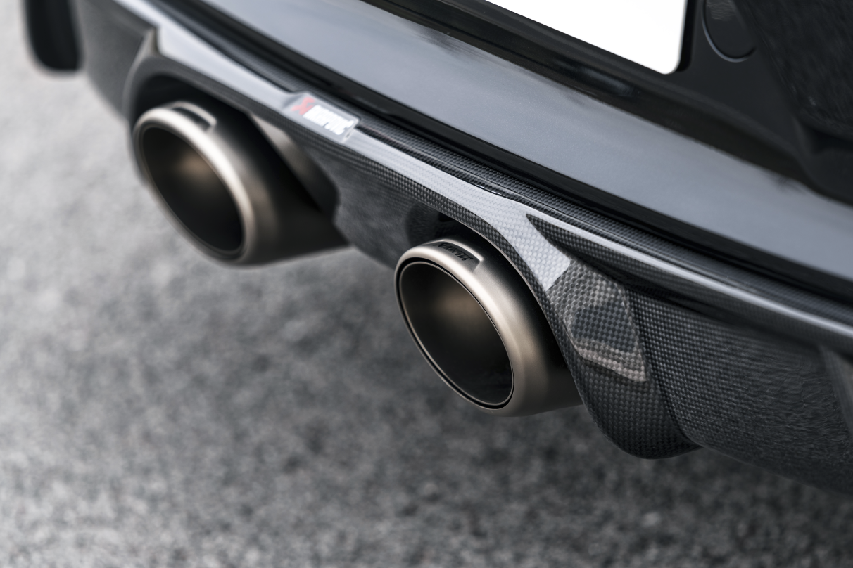Akrapovič Slip-On Line (Titan) - for OE non sport exhaust für Porsche 911 Carrera / Cabriolet / Targa /S/4/4S/GTS (991.2) 6 Akrapovič Slip-On Line (Titan) – for OE non sport exhaust für Porsche 911 Carrera / Cabriolet / Targa /S/4/4S/GTS (991.2) - Ansicht 6